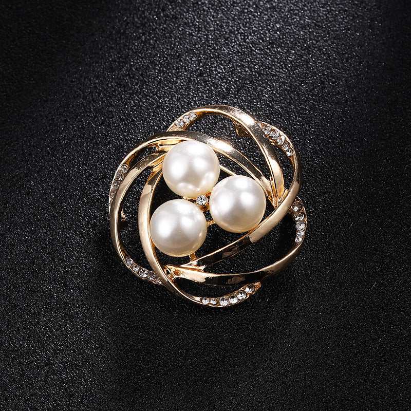 Rhinestone-encrusted Pearl Brooch Anti-exposure Accessories