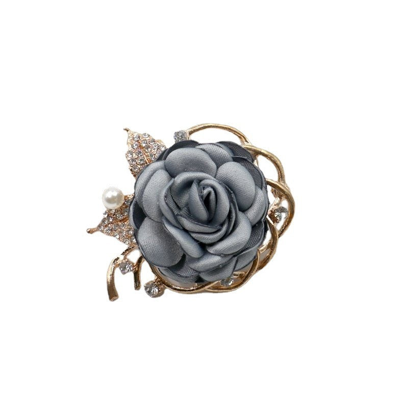 Broche de flores de rosas de tela de moda