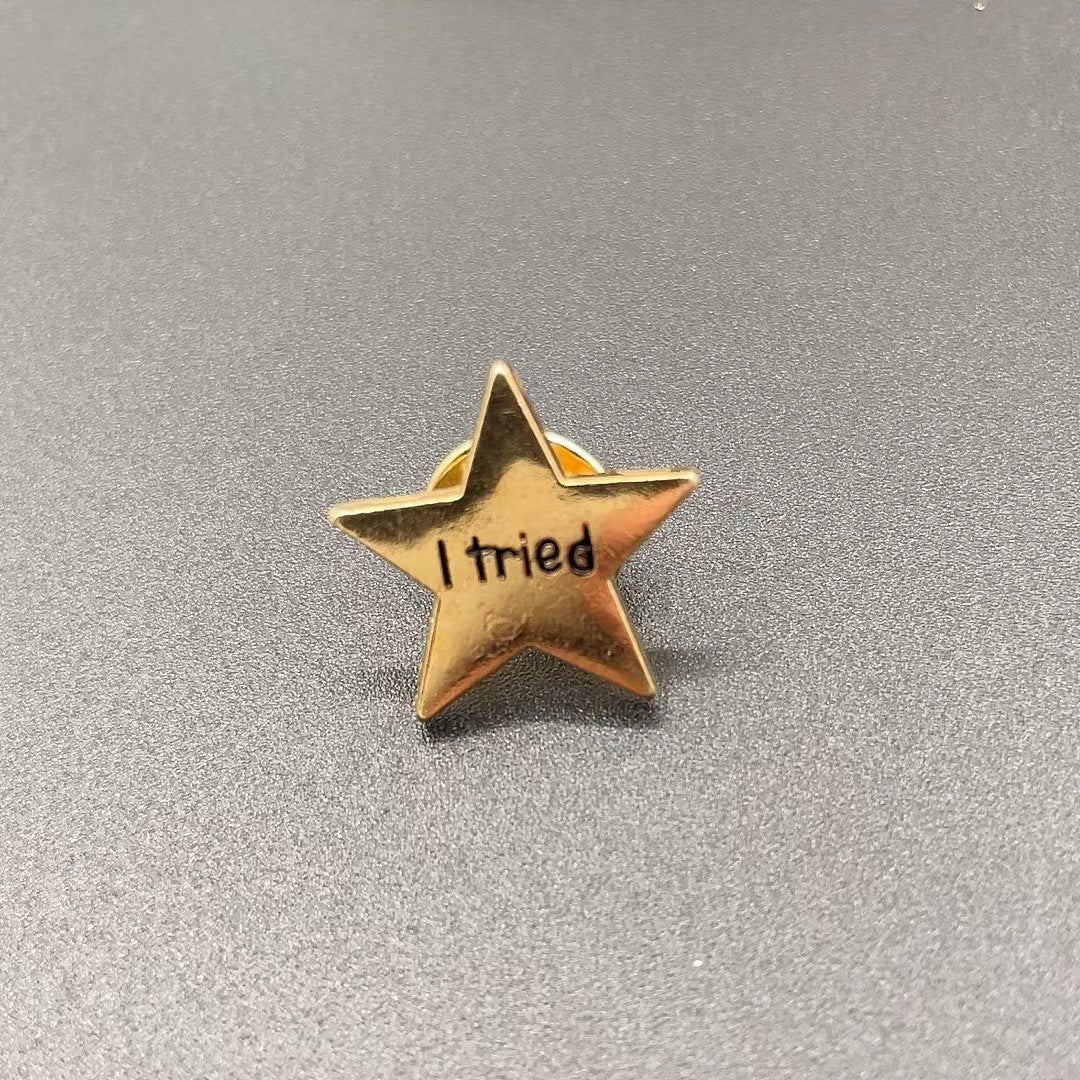 Broche de estrella de cinco puntas con medalla de metal con elemento estrella creativo