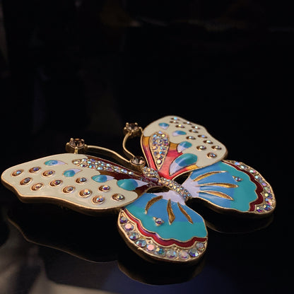 Broche de lujo con personalidad elegante y forma de mariposa