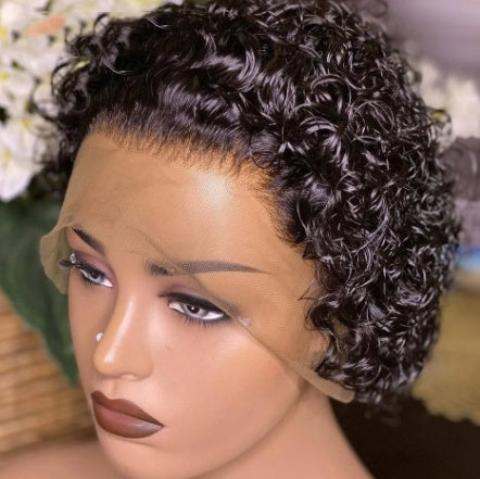 Cabello negro corto y rizado estilo africano, pequeño, rizado y esponjoso