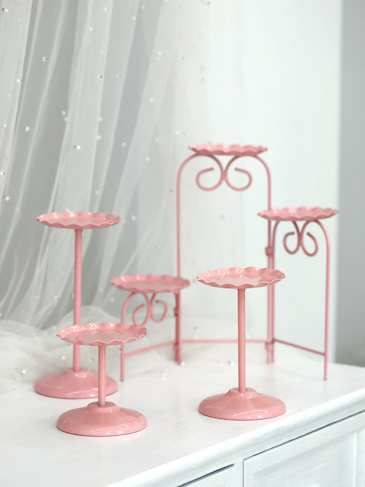 Mesa de postres para bodas con soporte para tartas de color rosa