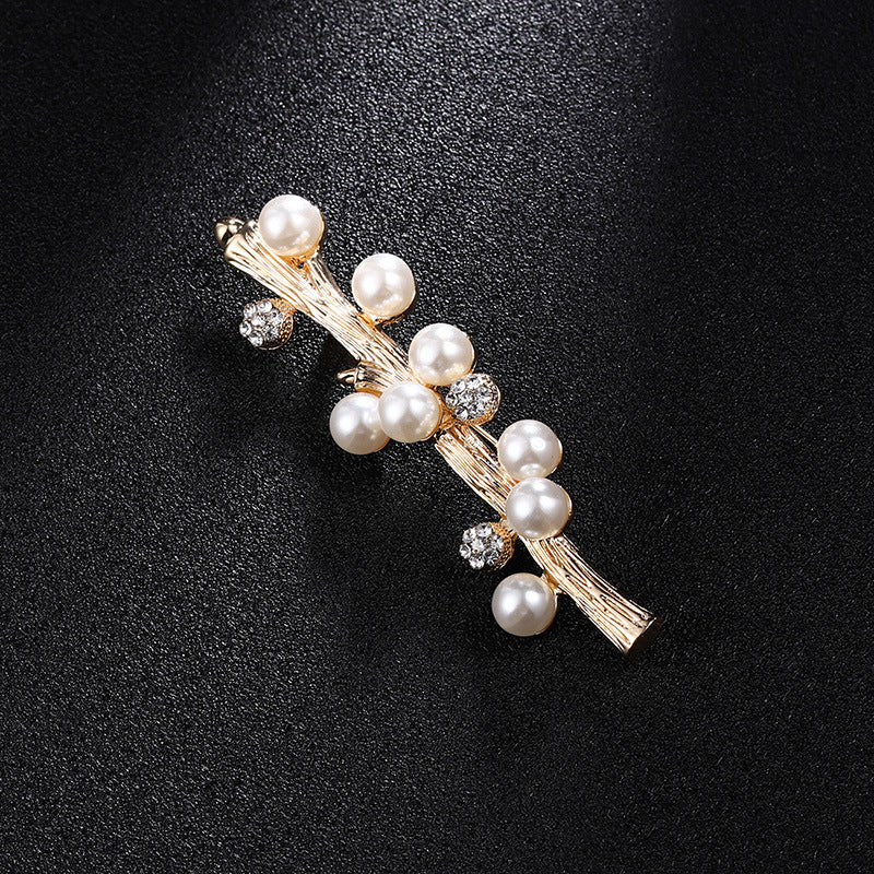 Rhinestone-encrusted Pearl Brooch Anti-exposure Accessories