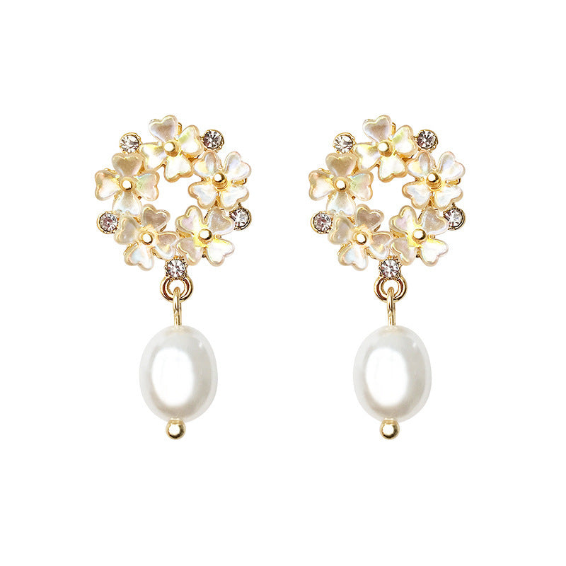 Four-Leaf Clover Petal Earrings Starry With Diamonds