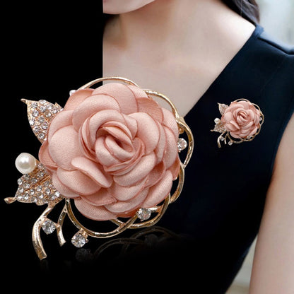 Broche de flores de rosas de tela de moda