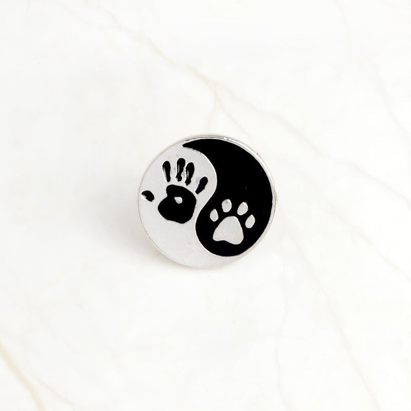 Broche de aleación en blanco y negro con personalidad creativa