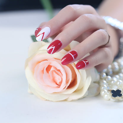 Manicura con todas las pegatinas