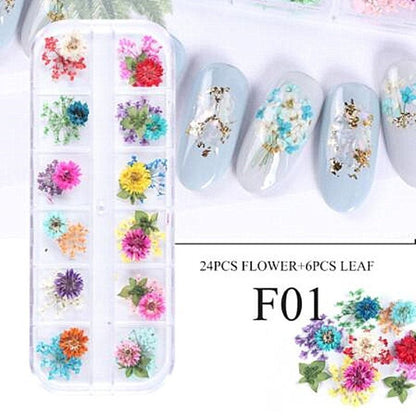 Arte de uñas con flores secas