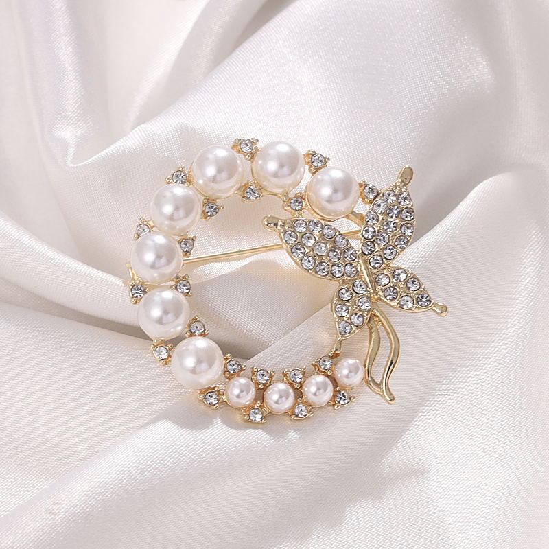 Rhinestone-encrusted Pearl Brooch Anti-exposure Accessories