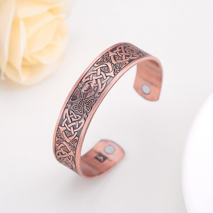 Pulsera abierta con baño de cobre rojo y diseño de flores de dibujos animados para acampar al aire libre y aventuras