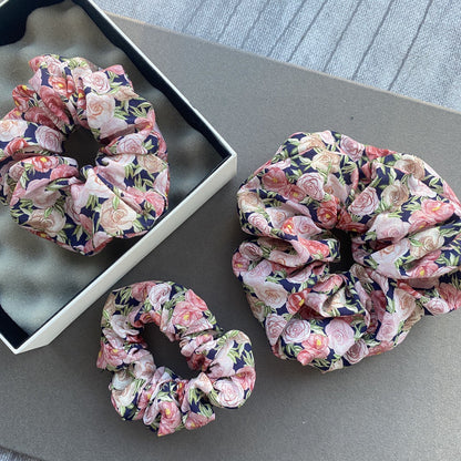 Diadema de algodón de colores con flores de rosas británicas