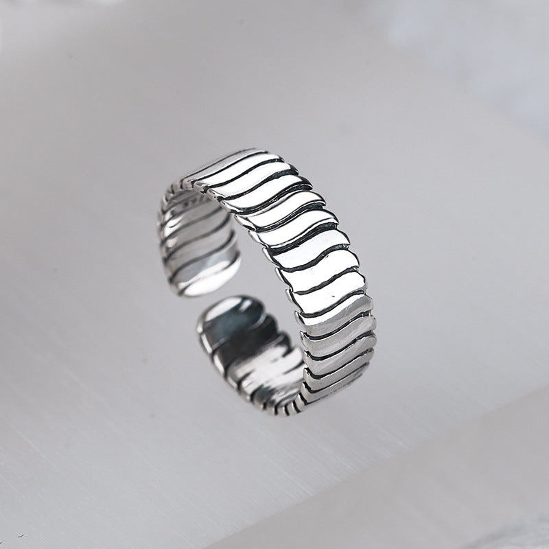 Anillo de marcasita de versión ancha con patrón de ondas en plata esterlina S925