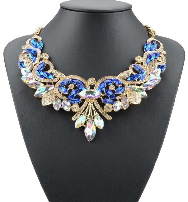 Collar de flores de aleación de diamantes para mujer