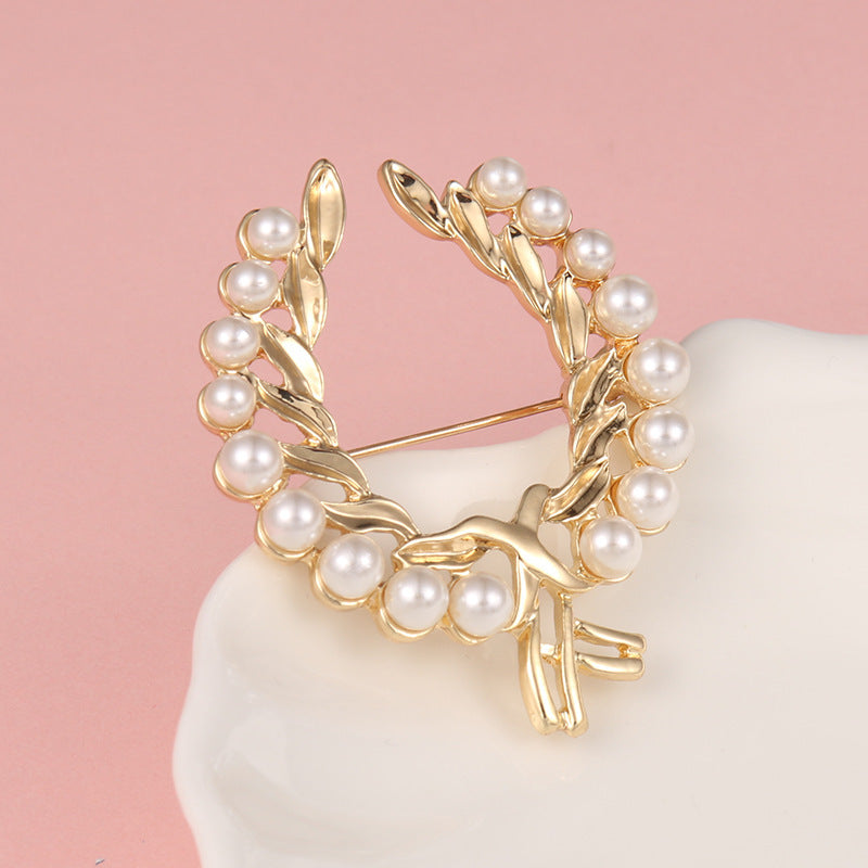 Rhinestone-encrusted Pearl Brooch Anti-exposure Accessories