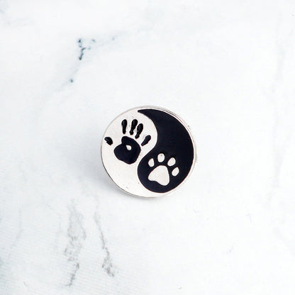 Broche de aleación en blanco y negro con personalidad creativa