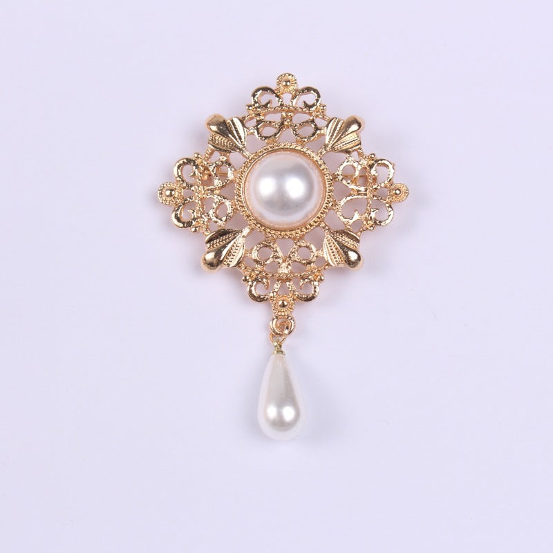 Design Court Retro Baroque Style Coat Brooch