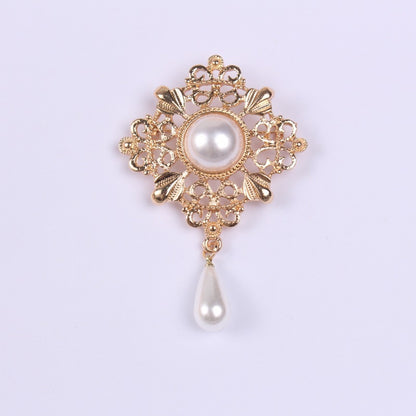 Design Court Retro Baroque Style Coat Brooch