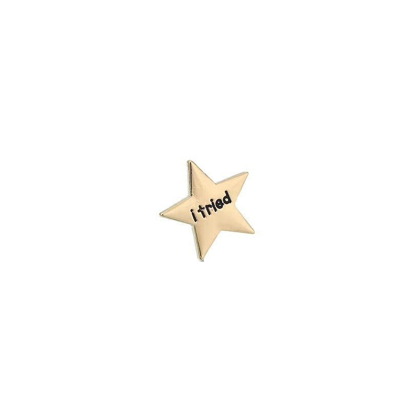 Broche de estrella de cinco puntas con medalla de metal con elemento estrella creativo