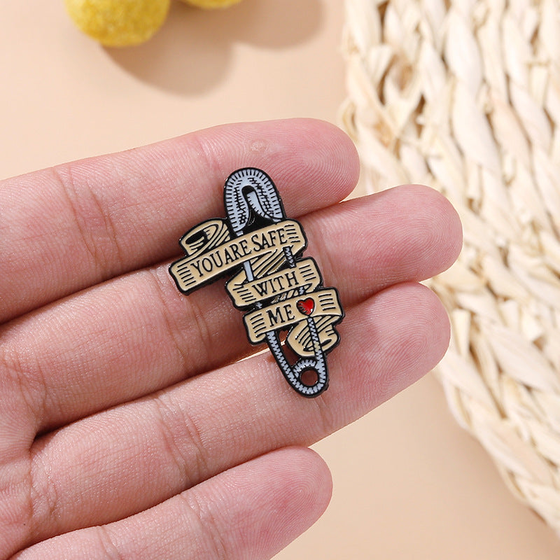 New Retro Alphabet Clip Modeling Couple Badge Accessories