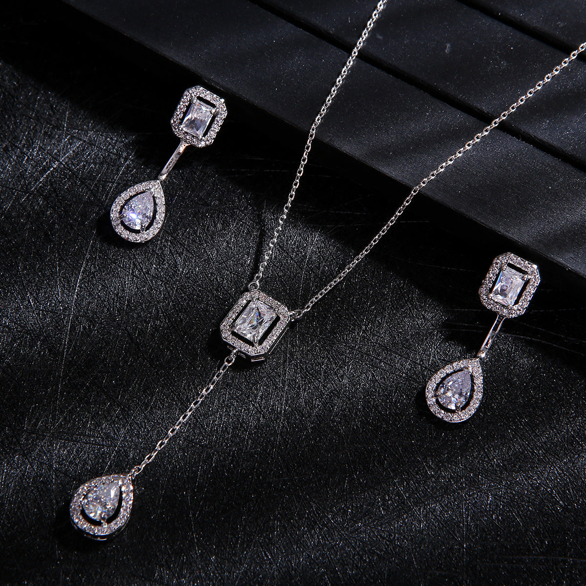 925 Silver Needle European Style Fashionable Exquisite Micro Inlaid Zircon Water Drop Necklace