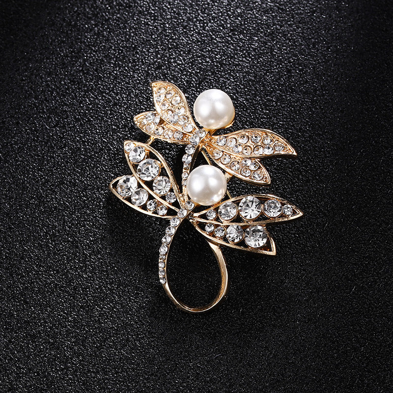 Rhinestone-encrusted Pearl Brooch Anti-exposure Accessories