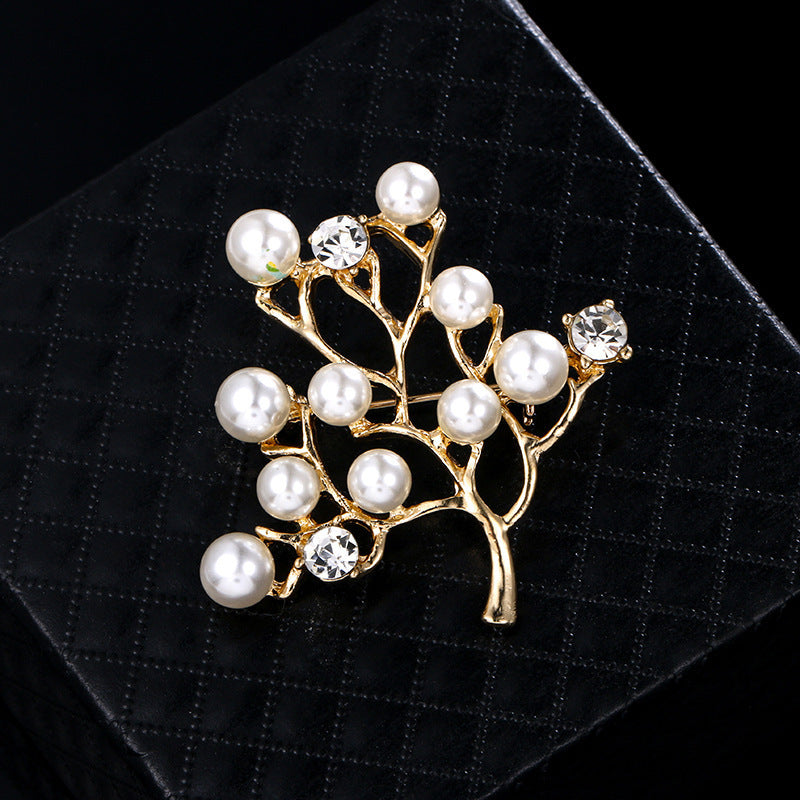 Rhinestone-encrusted Pearl Brooch Anti-exposure Accessories