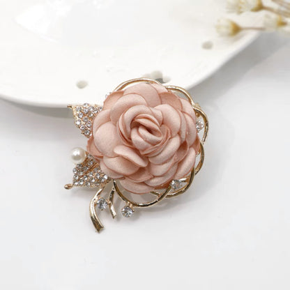 Broche de flores de rosas de tela de moda