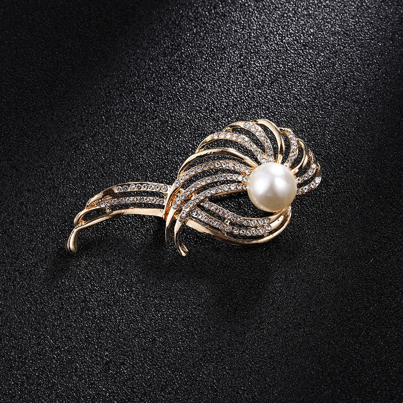 Rhinestone-encrusted Pearl Brooch Anti-exposure Accessories