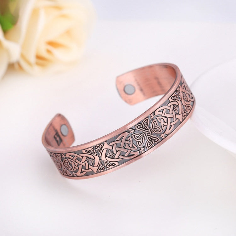 Pulsera abierta con baño de cobre rojo y diseño de flores de dibujos animados para acampar al aire libre y aventuras